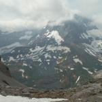 Blick zurück zum wolkenverhangenem Tödi