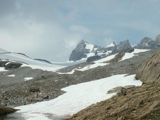 Blick zum Gemsfairenstock und Claridenfirn