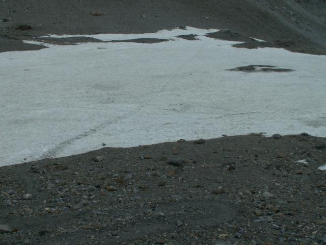 Blick von der Schlüsselstelle, auf das Schneefeld unterhalb der Claridenhütte