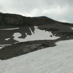 von dort oben sind wir gekommen. Links die Claridenhütte