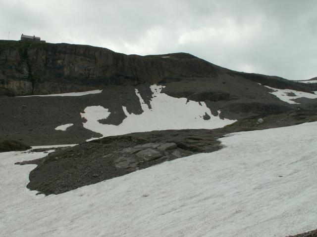 von dort oben sind wir gekommen. Links die Claridenhütte