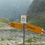 Wegweiser bei Geissstein 2101 m.ü.M.