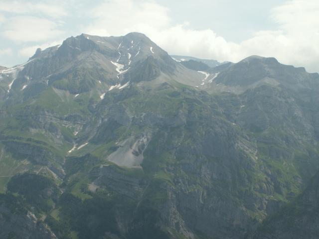 Blick zum Nüschenstock mit Seilbahn zur Muttseehütte