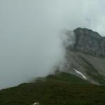 eine richtige Wolkenwand auf dem Grat zwischen Rautispitz und Wiggis