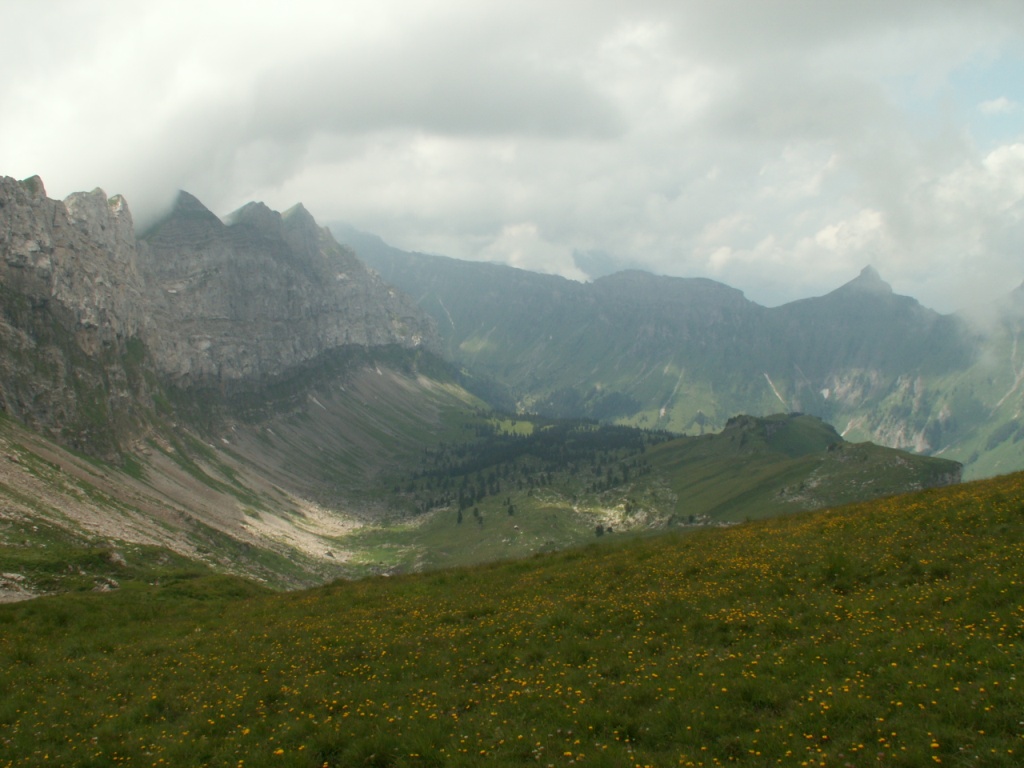 Blick vom Grat aus Richtung Rautialp 2166 m.ü.M.