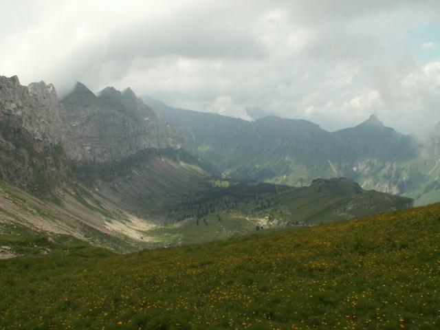 Blick vom Grat aus Richtung Rautialp 2166 m.ü.M.