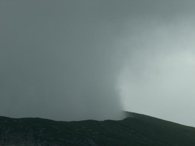 eine richtige Wolkenwand beim Rautispitz