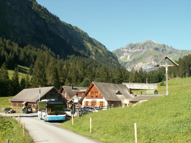 Bus fährt jeweils nur am Sonntag bis Alp Vorsiez
