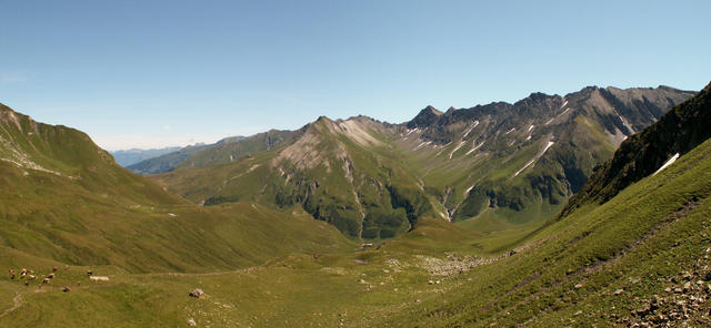 Breitbildfoto vom Foopass Richtung Alp Foo, Muetertal und Marchegghorn