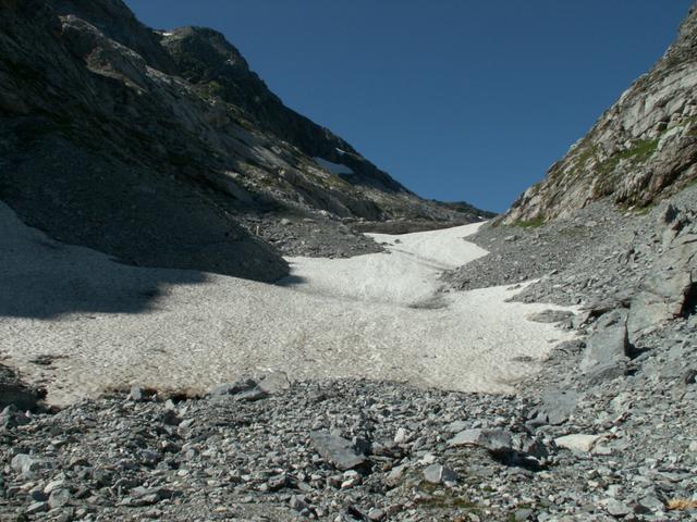 wieder ein Schneefeld vor uns