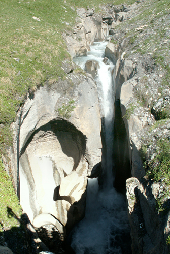 Breitbildfoto der Schlucht bei Plaun da Cavals