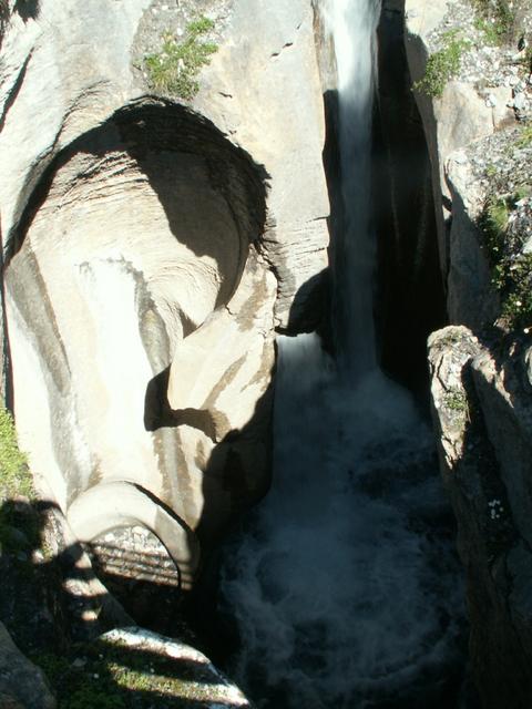 die Schlucht wurde durch die gewaltige Kraft des Wasser geformt