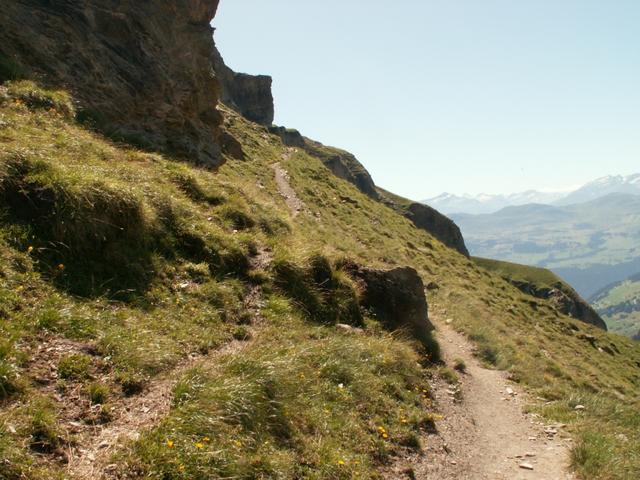 über einen schönen Höhenweg geht es weiter Richtung Pigniu