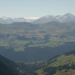 Blick Richtung Obersaxen. Dort gehen wir oft Skifahren