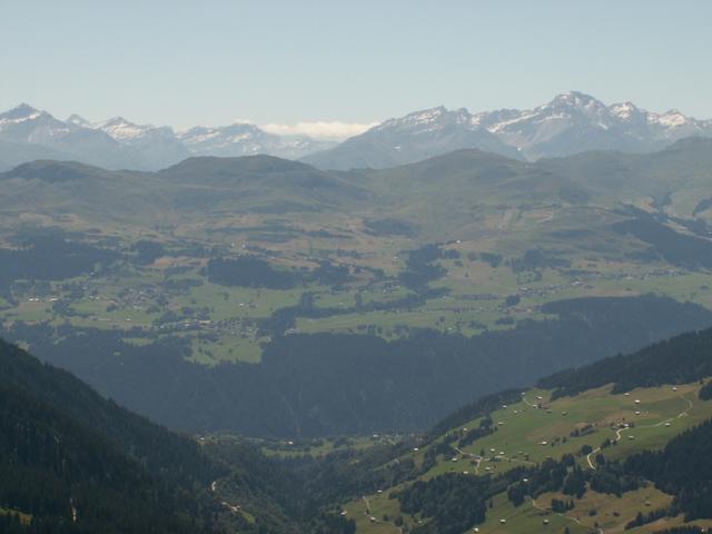 Blick Richtung Obersaxen. Dort gehen wir oft Skifahren