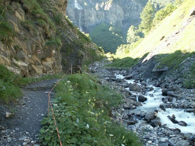 entlang dem Gufelbach, geht es Richtung Batöni