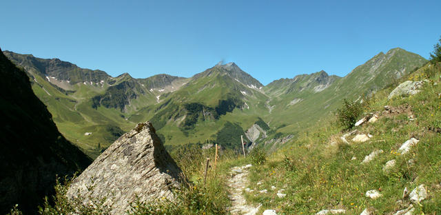 Breitbildfoto mit Blick Richtung Batöni mit Hangsackgrat