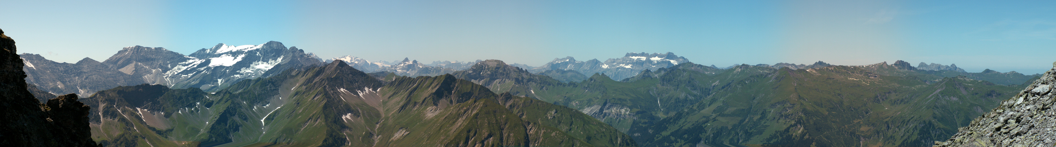 super schönes Breitbildfoto vom Lavtinasattel mit Blick zu den Glarner Berge