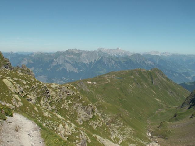 Blick Richtung Pizolhütte, im Hintergrund das Rätikon