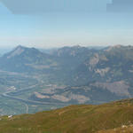 Breitbildfoto vom Twärchamm 2303 m.ü.M. mit Blick Richtung Rheintal und Sargans