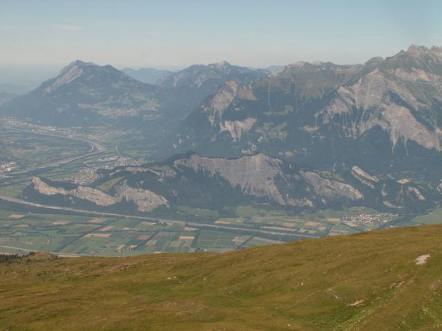 Blick runter zum Fläscher Berg mit Regitzer Spitz