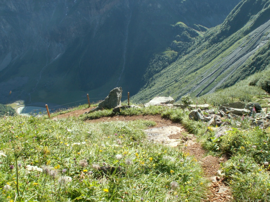 Bei Löcher 1927 m.ü.M. mit Blick runter nach Hinter Sand