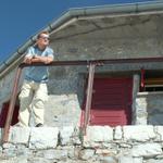 Franco vor dem Eingang der Planurahütte