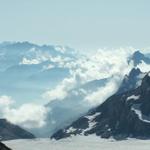 Wolkenn steigen vom Tal auf